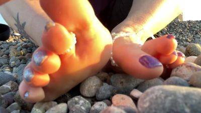 Feet Fetish From Mistress Lara At The Beach - Perfect Toes In Jewelry - hclips.com - Russia